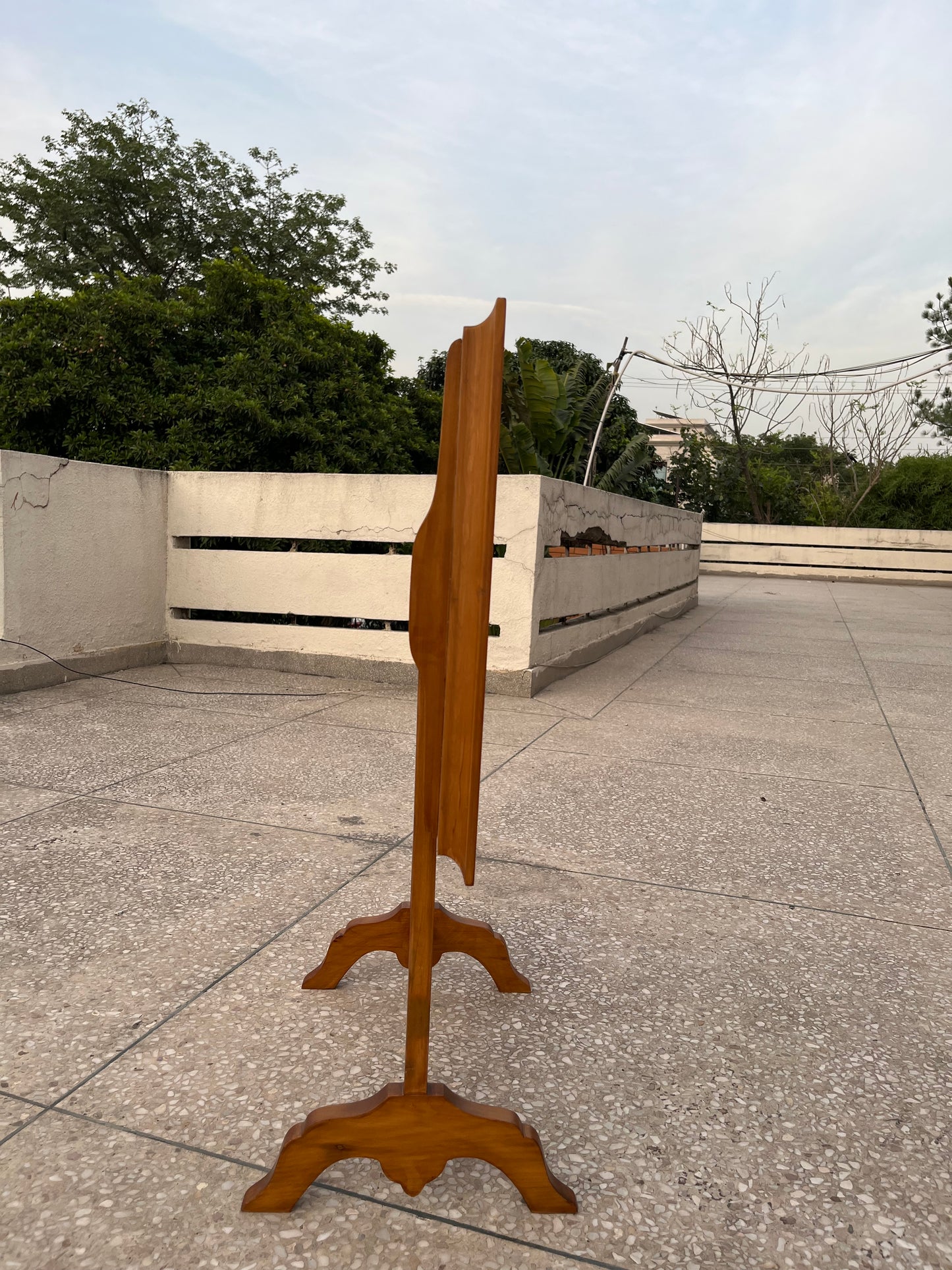 Vintage-Style Wooden Foldable Tray Table